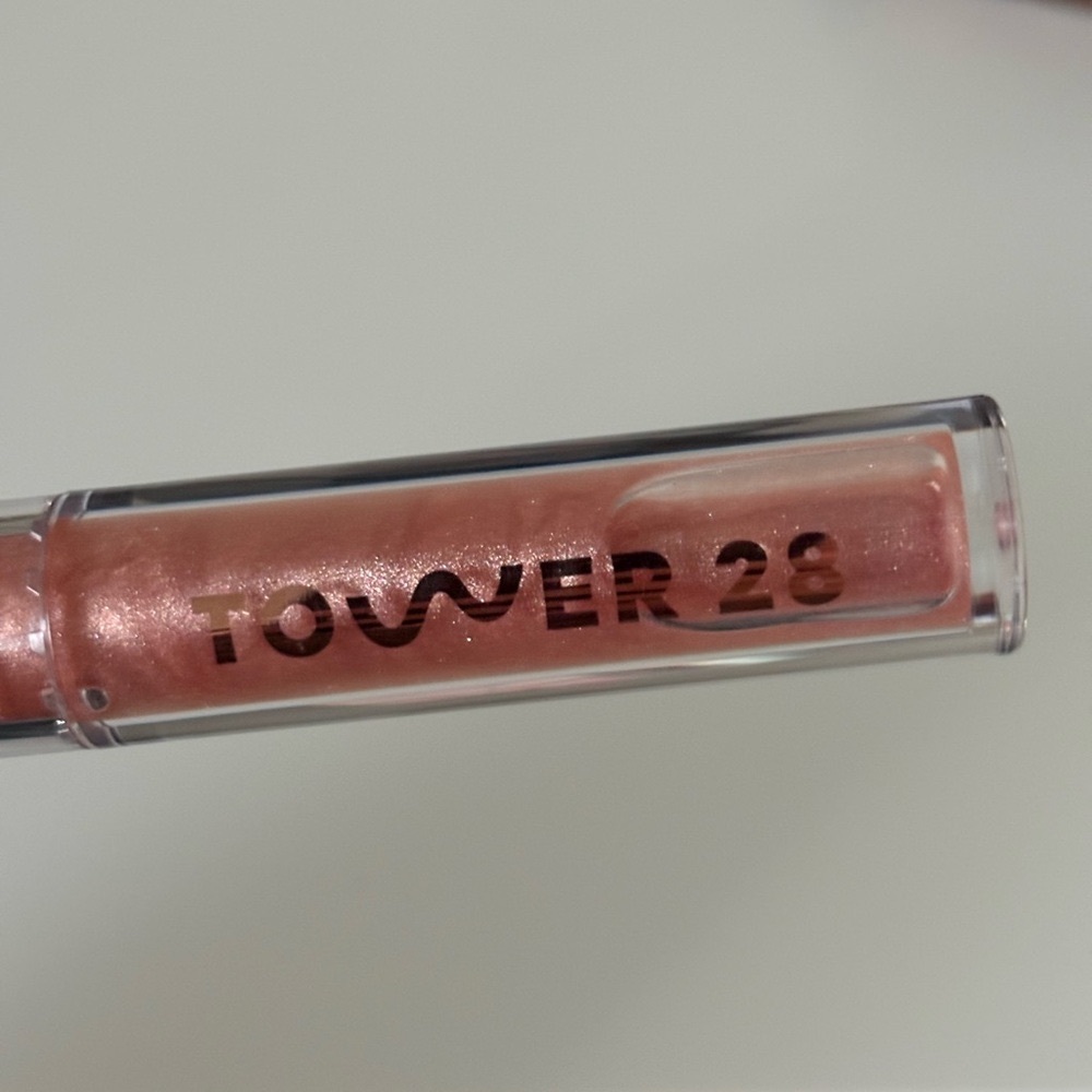 Tower 28 Lip Gloss - Dream ✨